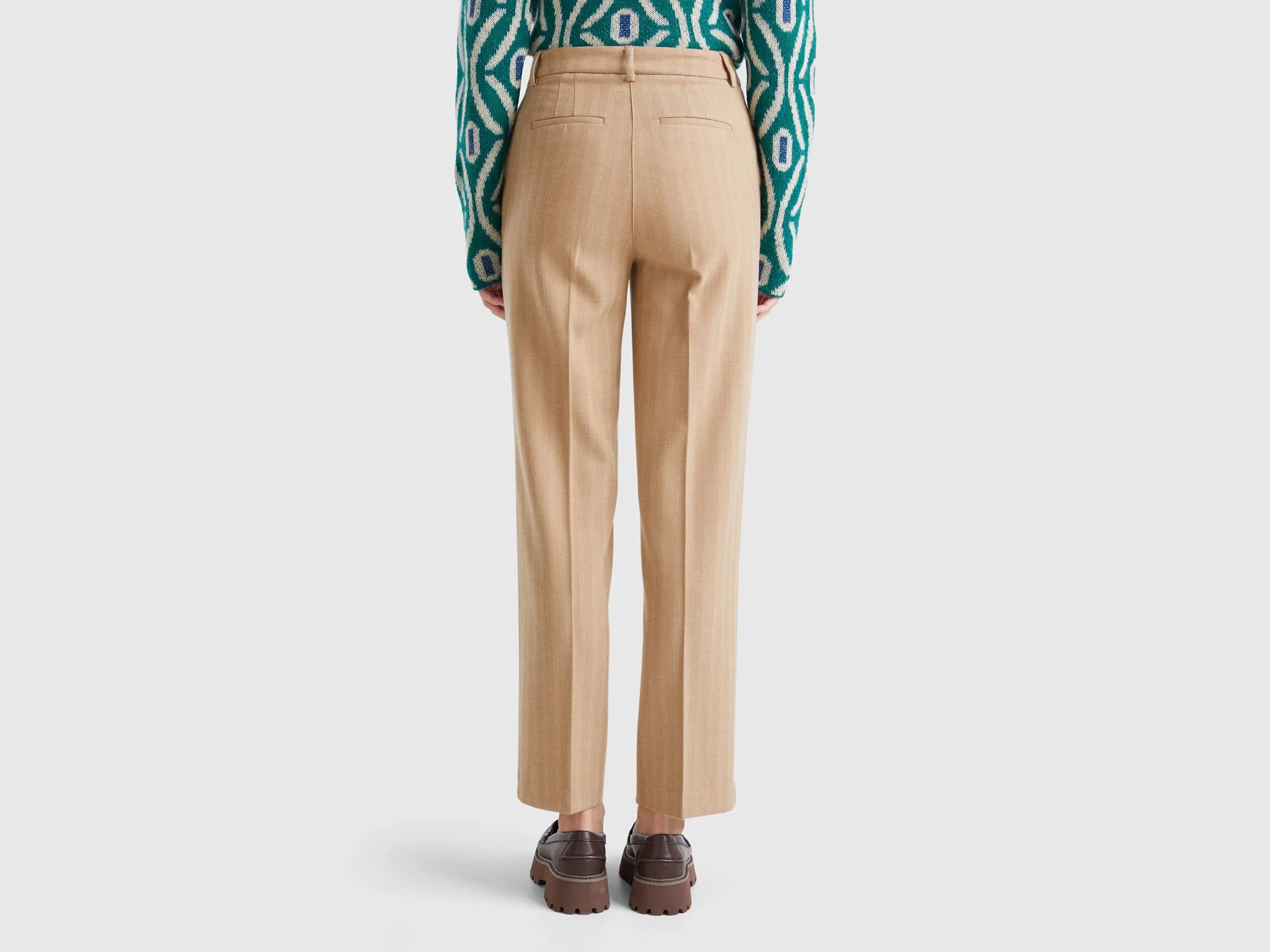 Gerade geschnittene Hose aus Viskosemischung.
